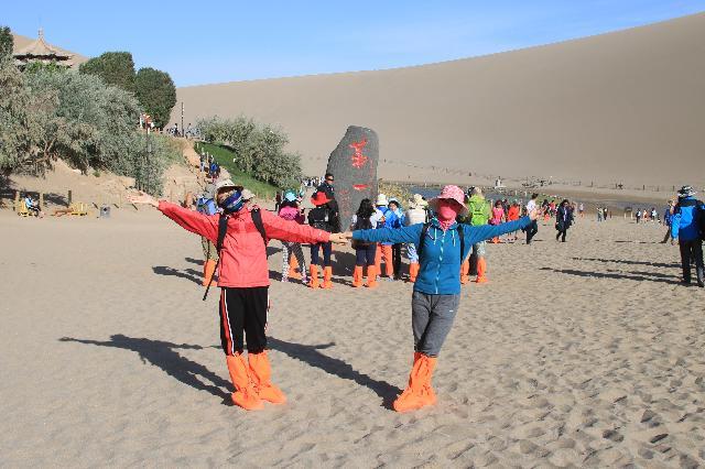 鸣沙山月牙泉在哪里 鸣沙山月牙泉门票价格多少钱