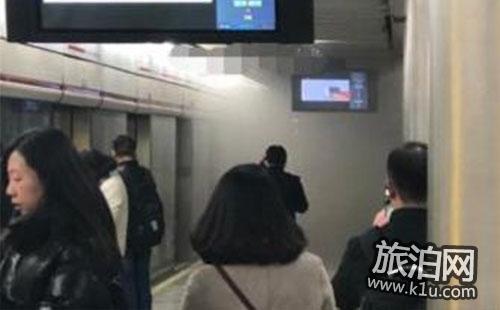 上海地铁1号线徐家汇站冒浓烟是怎么回事