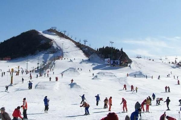 山东滑雪场哪个比较好玩 山东滑雪胜地推荐