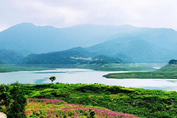 瓦屋山在哪里 地址及交通指南