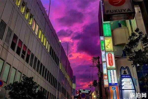 日本海贝思台风前夕紫色天空
