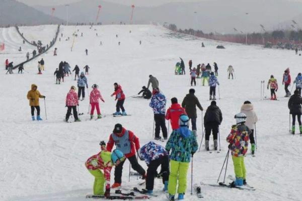 九顶塔滑雪场开放时间及门票价格