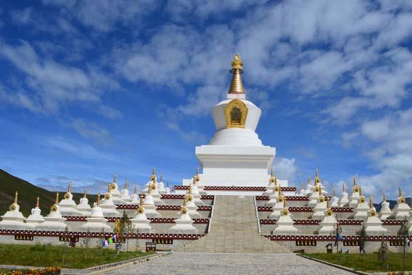 稻城白塔在哪里 稻城白塔介绍