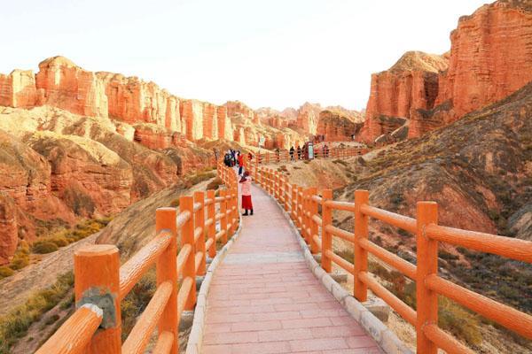 甘肃最值得去的旅游景点 甘肃旅游必去景点推荐