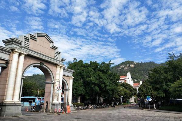 厦门大学从哪个门进去参观比较好2023