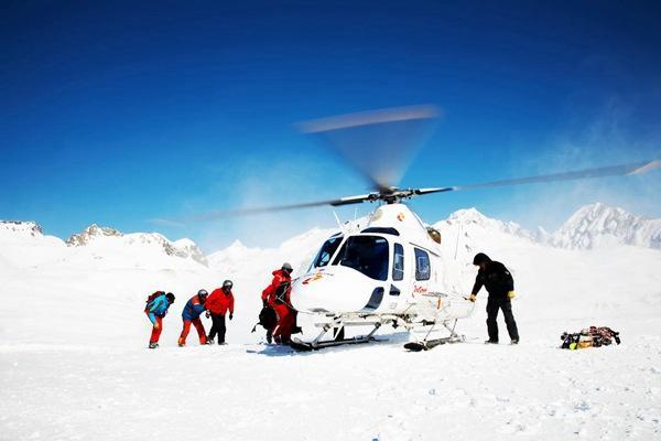 2023-2024雪季可可托海国际滑雪度假区直升机滑雪观光乘坐详情 附价格、时间要求等详情
