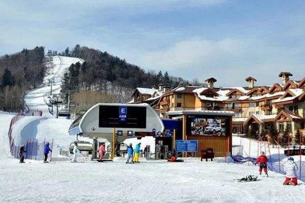 万达长白山国际滑雪场门票价格2024