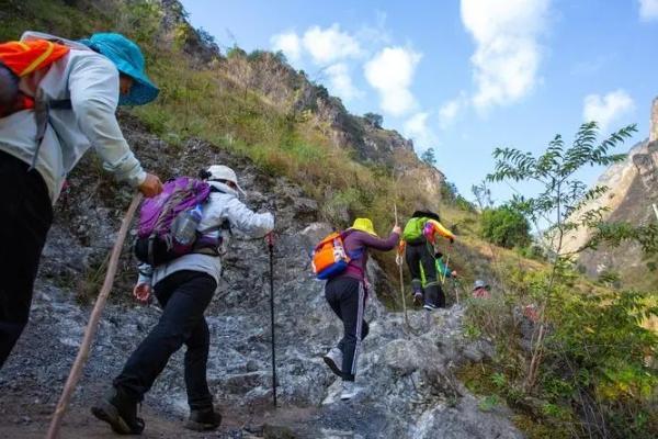 户外徒步山地行走技巧