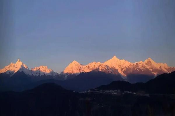 梅里雪山适合几月份去旅游