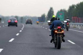 国庆摩托车上高速能免费吗